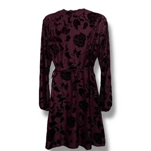 Francesca’s Purple Velvet Floral Wrap Dress Long Sleeve Size M - Picture 7 of 8
